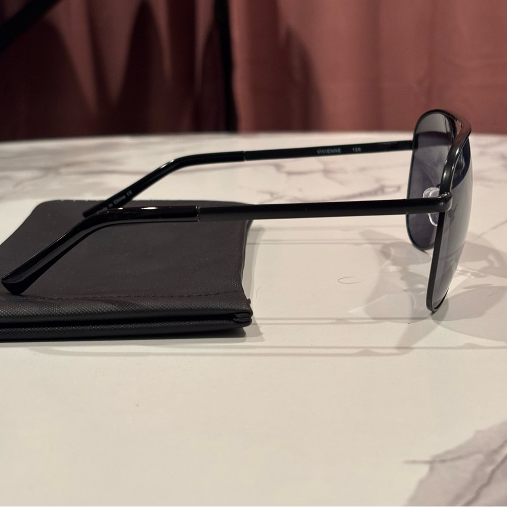 Quay Australia Dark Aviator Sunglasses - Picture 4 of 10